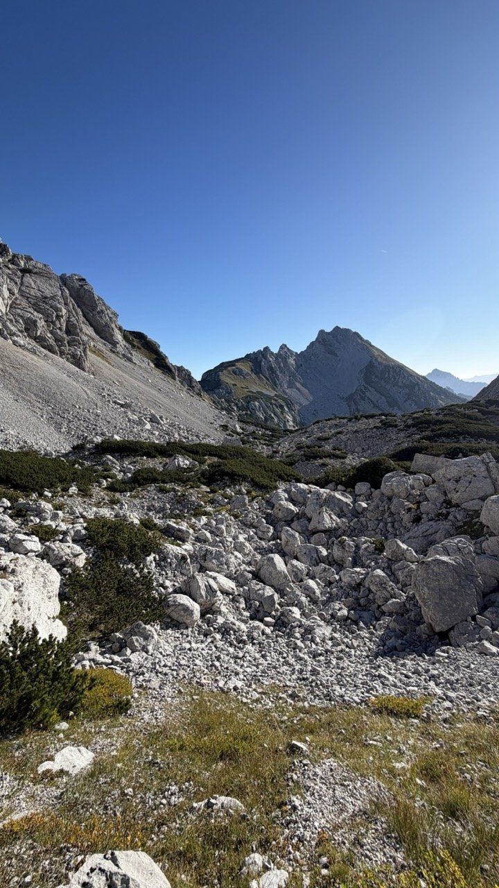 Stol - od Valvasorja mimo izvira Završnice (krožna)